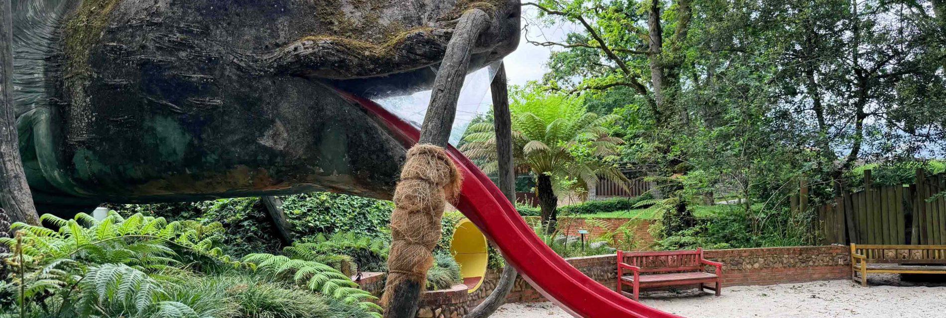 Turismo accesible gijon: parque infantil en el jardín botanico